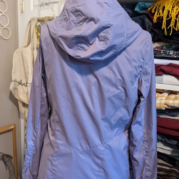 Bench Windbreaker - Picture 3 of 3